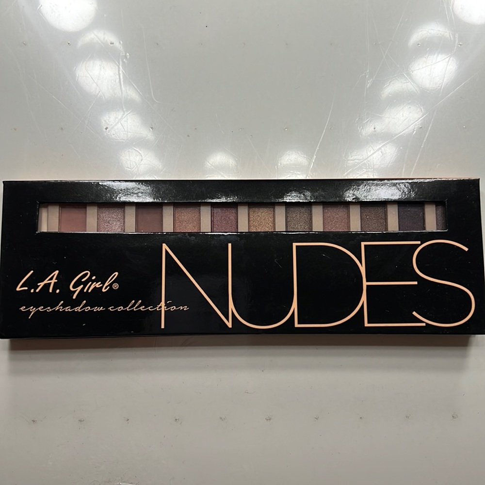 L.A. Girl Eyeshadow “Nude” Palette